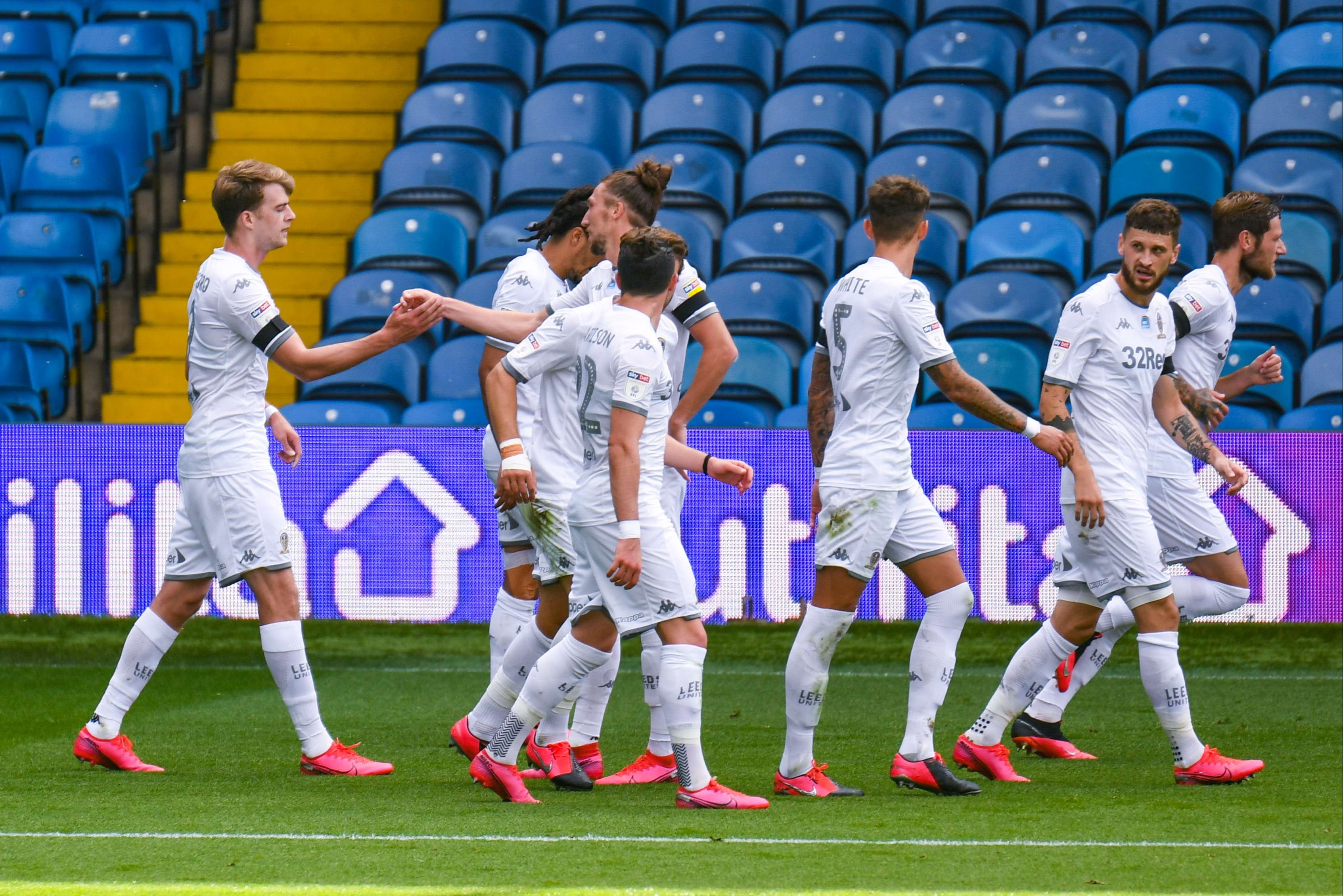 Leeds United thang hang anh 1