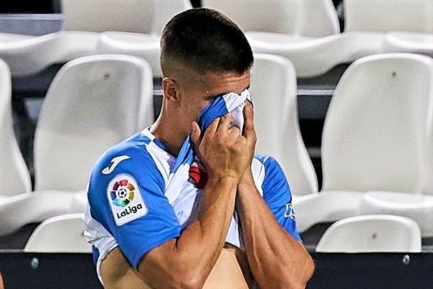 Real khien doi thu xuong hang trong ngay La Liga ha man hinh anh