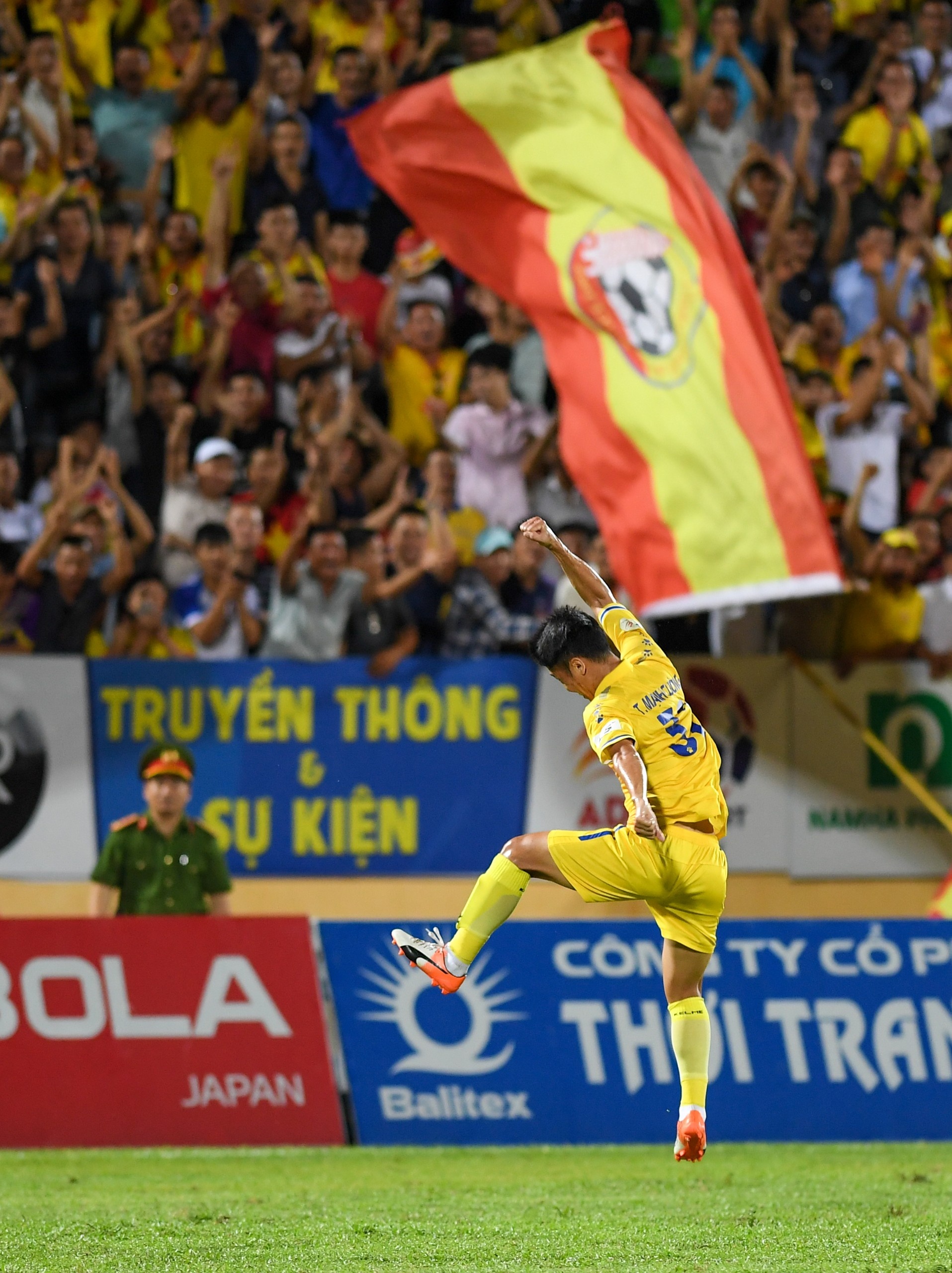 Truc tiep CLB Nam Dinh vs Binh Duong anh 1