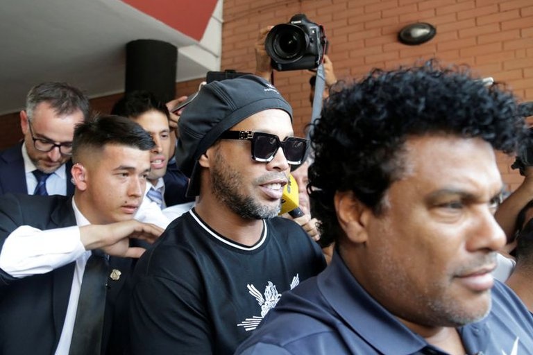 anh trai Ronaldinho nhap vien anh 1