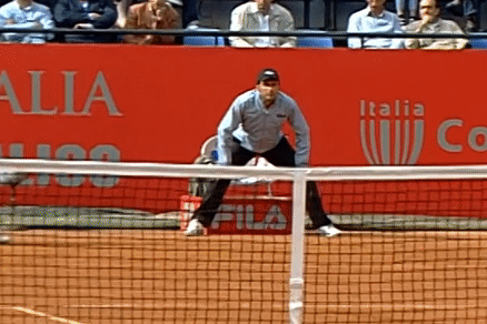 Nhung pha bong khien trong tai quan vot dau don hinh anh