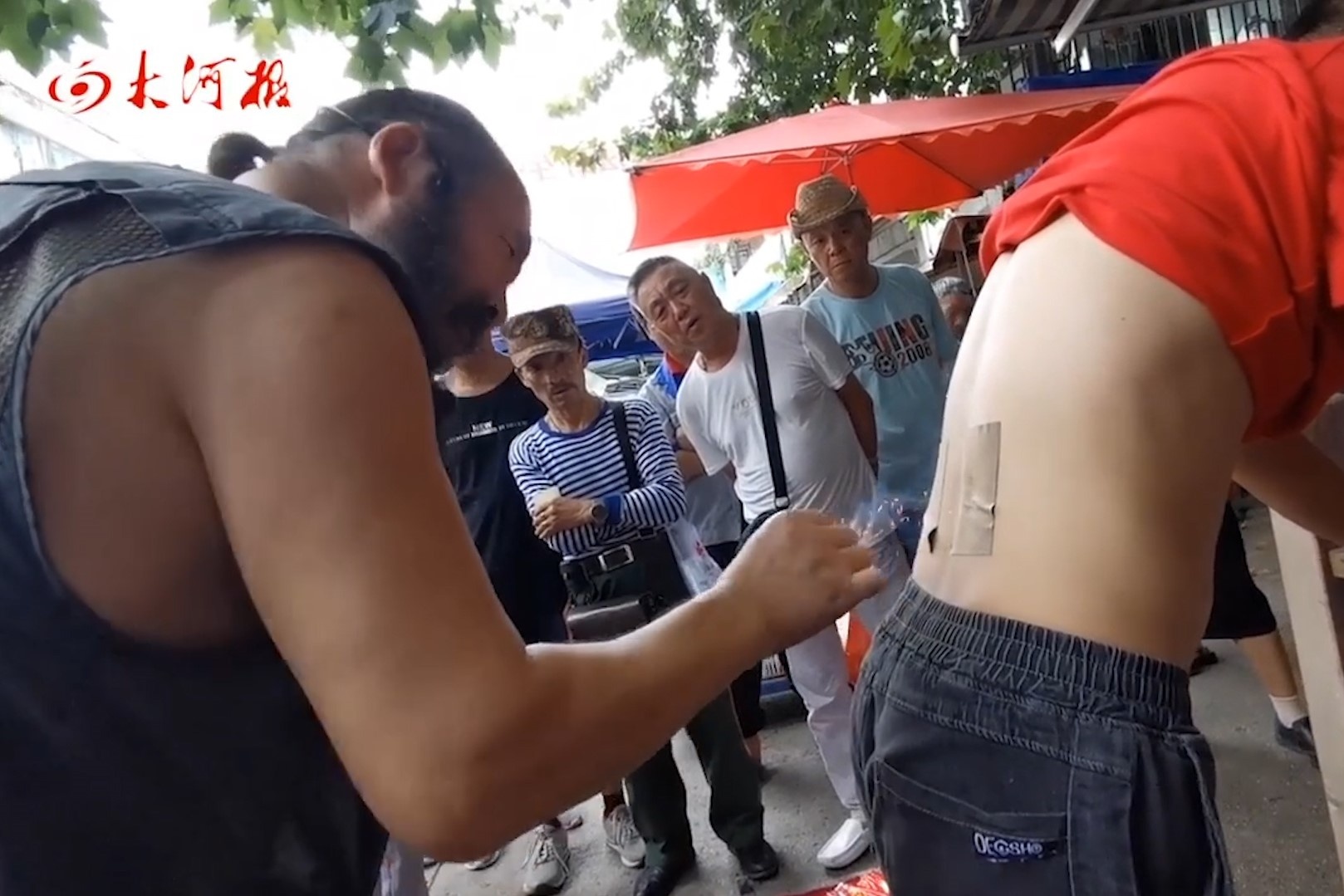 Vo su Trung Quoc van cong truyen dien chua benh bi chi trich hinh anh