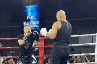 Nhat Long tang can trong tran thang knock-out Loi Ca hinh anh