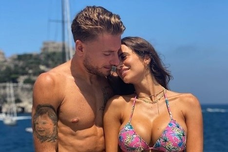 Tan chu nhan giay Vang chau Au duoc vo tang qua hinh anh