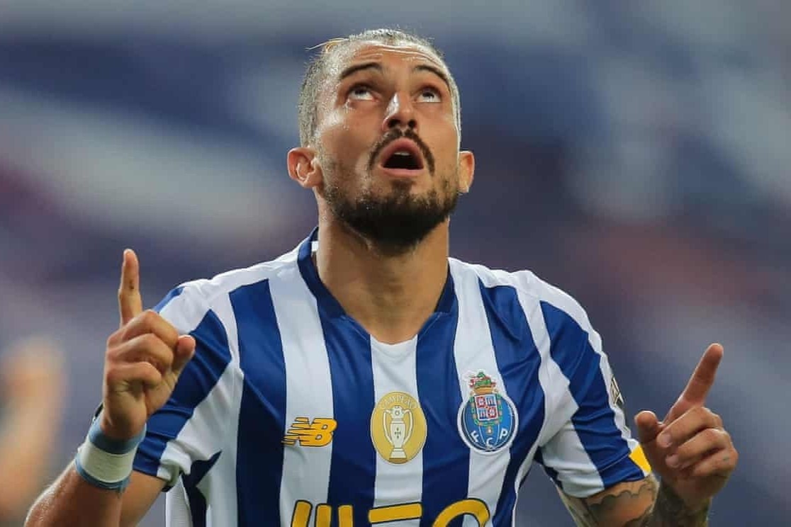 Chuyen nhuong 29/9: MU ra gia 12 trieu bang cho hau ve trai hinh anh