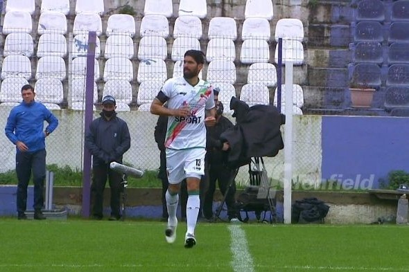 HLV vao san thi dau anh 1