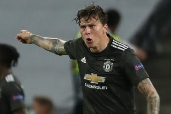 Lindelof noi nong khi bi Fernandes nhac nho vi ban thua thu 2 hinh anh