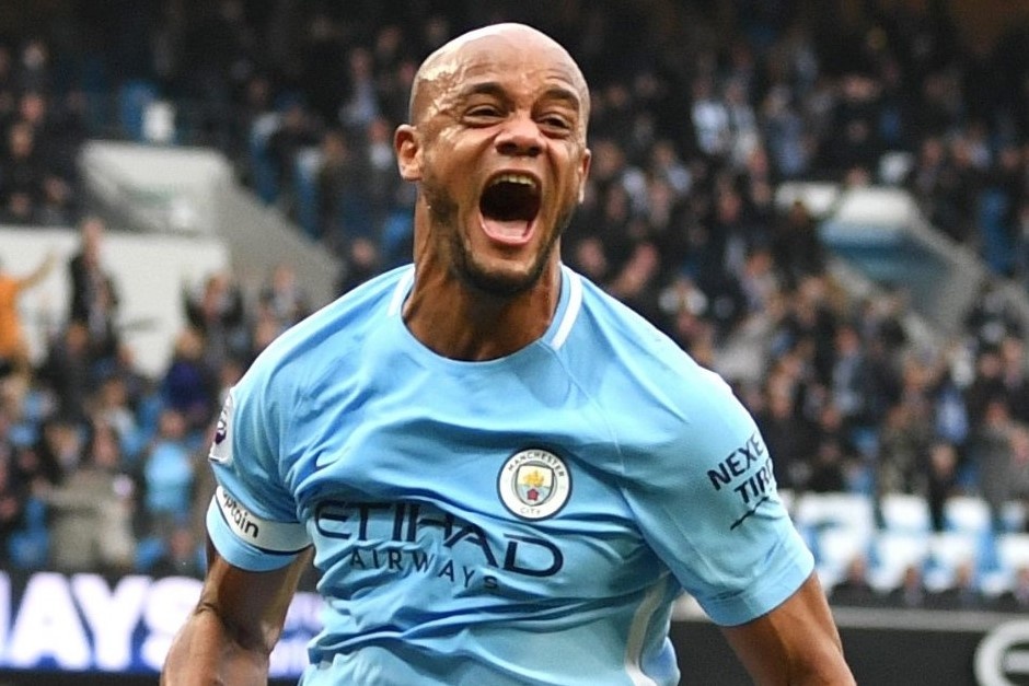 Huyen thoai Man City thong bao giai nghe hinh anh