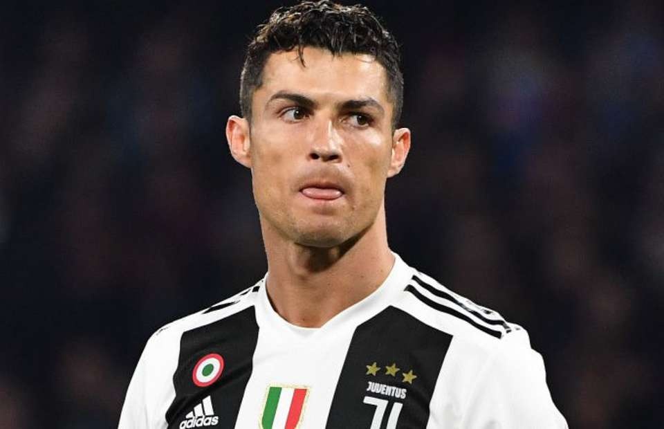 Chuyen nhuong 19/8: Juventus san sang ban Ronaldo voi gia re hinh anh