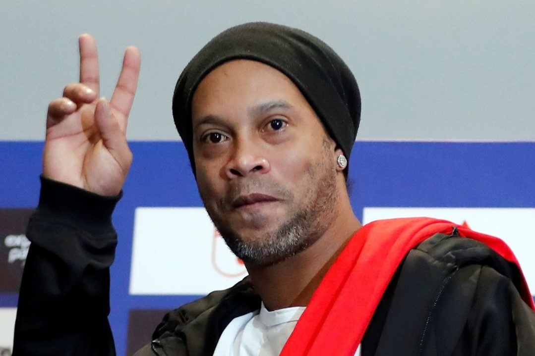 Ronaldinho mo tiec khi duoc tra tu do hinh anh
