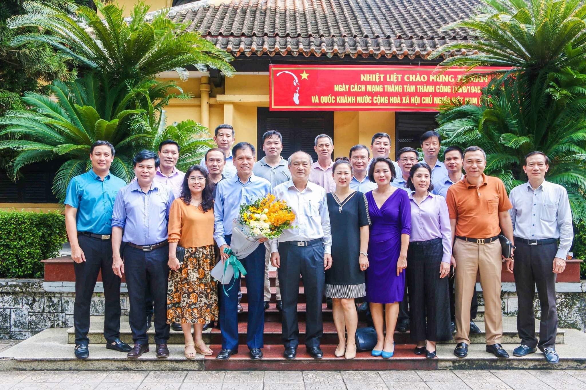 ong Phan phu trach TDTT anh 1