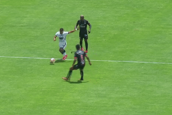 Pha ghi ban tu giua san tai Mexico hinh anh