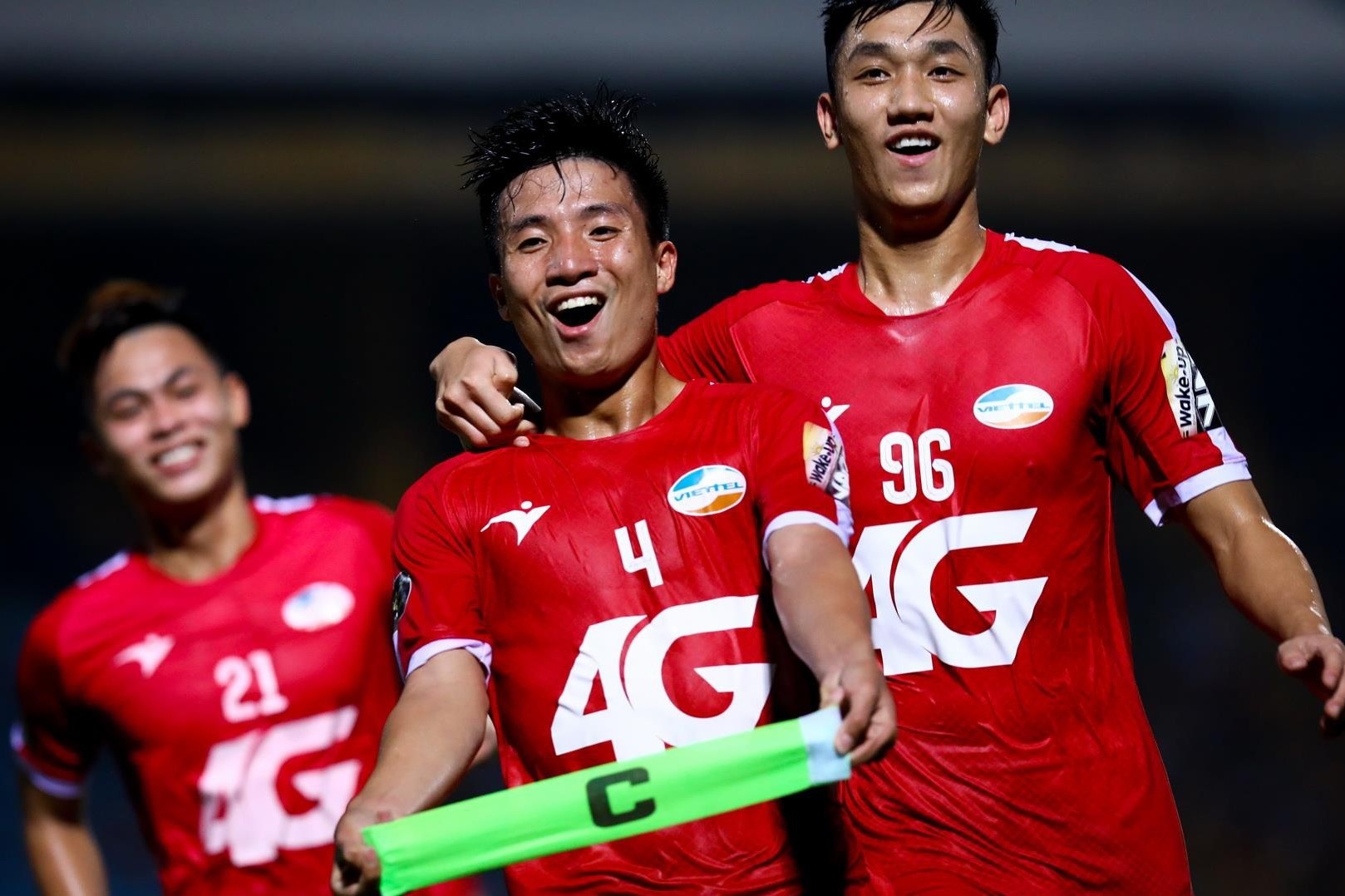 Bui Tien Dung ghi ban phut 90 dua CLB Viettel vao chung ket hinh anh