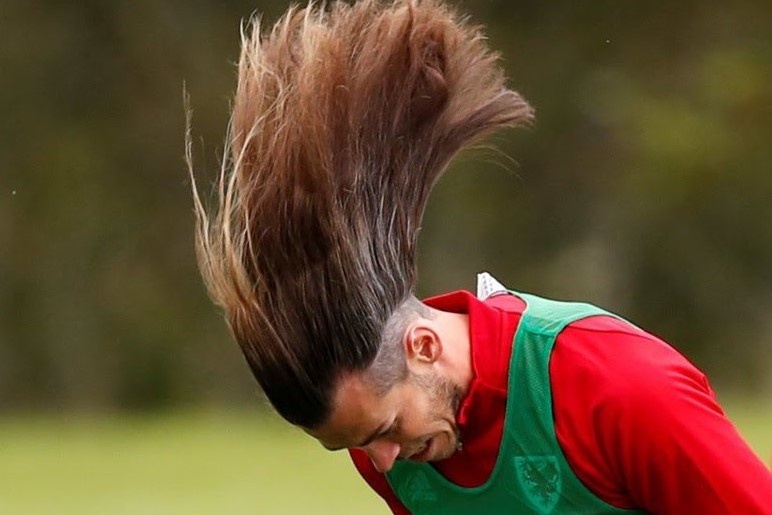 Bale gay chu y vi mai toc dai hinh anh