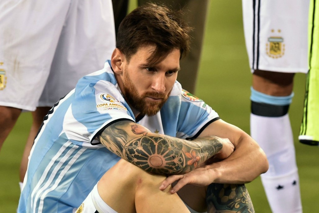Lan chia tay doi tuyen Argentina bat thanh cua Messi hinh anh