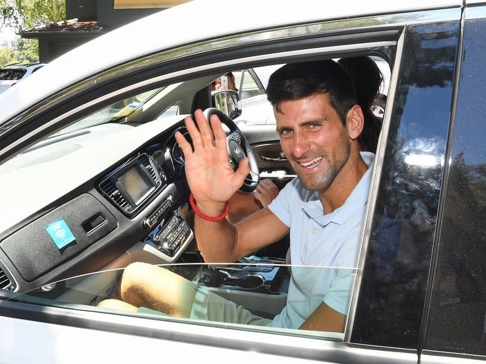 Djokovic song giau sang anh 8