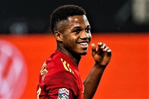 Ansu Fati lam dieu chua tung co o tuyen Tay Ban Nha hinh anh