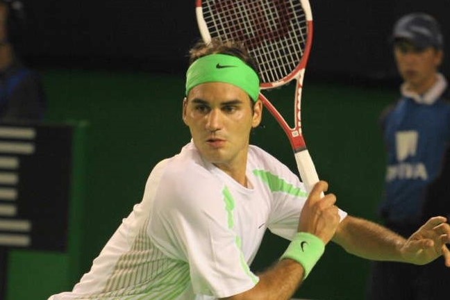 Federer tung khong bi loai du danh bong trung nguoi ball boy hinh anh