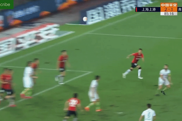 Pha moc bong ghi ban tai giai Trung Quoc hinh anh