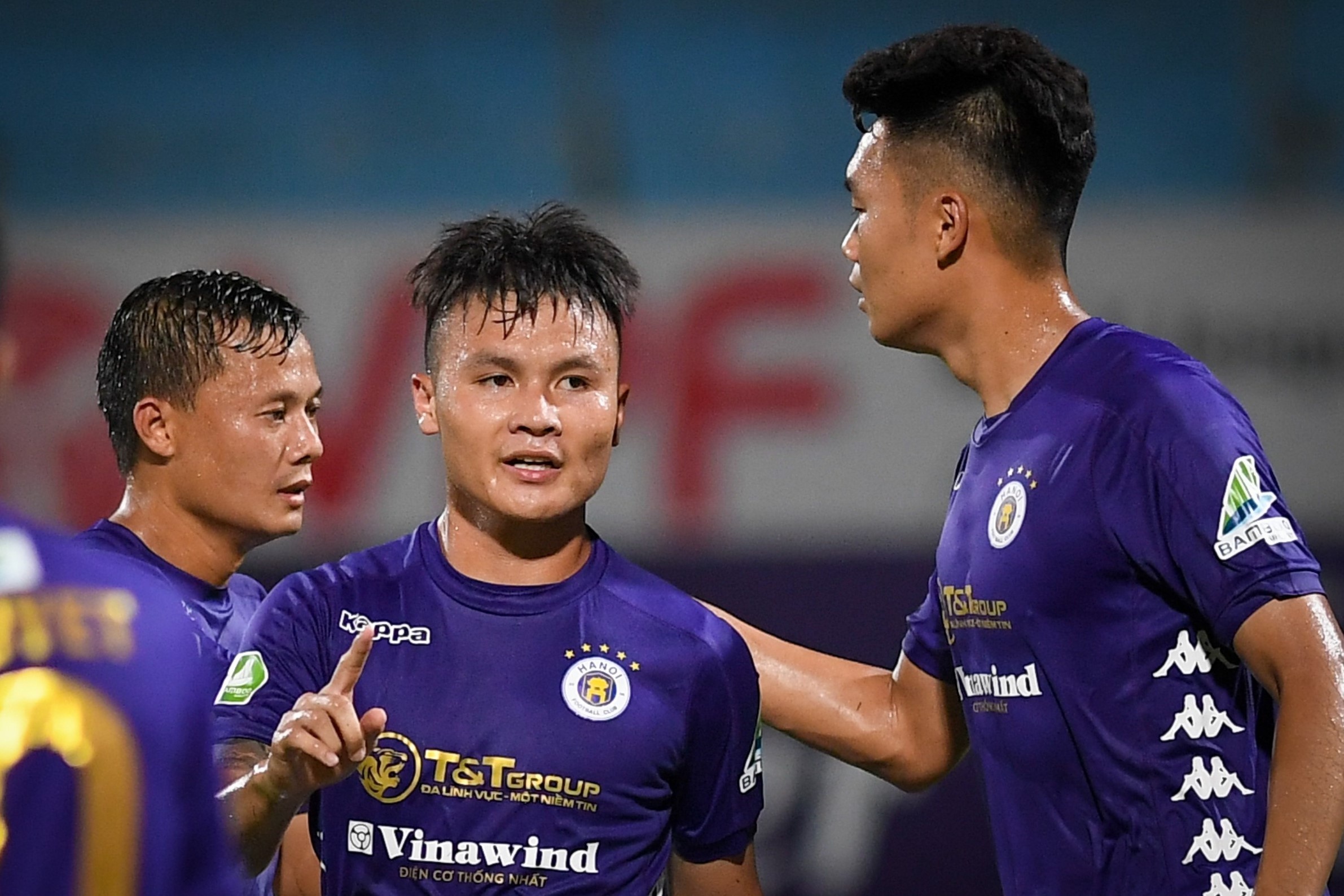 Quang Hai doi dau Cong Phuong tai ban ket Cup Quoc gia hinh anh