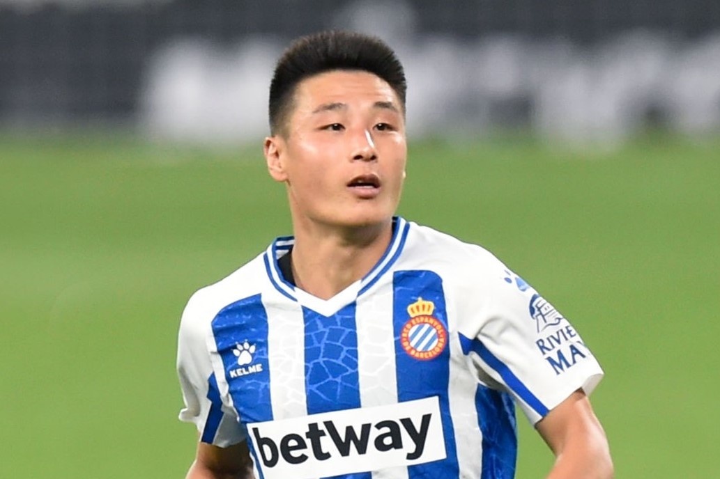 Wu Lei ghi ban trong ngay khai man La Liga 2 hinh anh