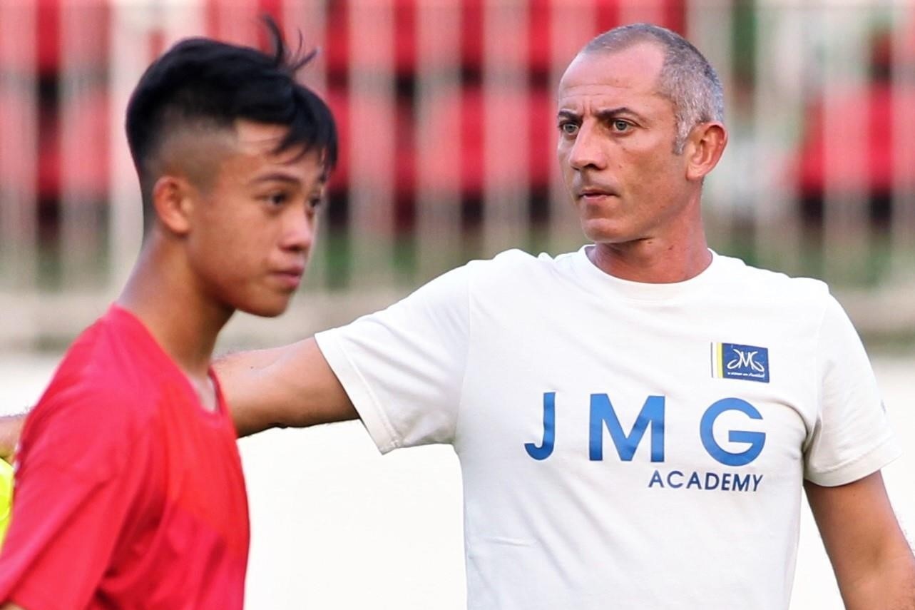 Thay tro HLV Graechen thang 7-0 truoc U17 Phu Yen hinh anh