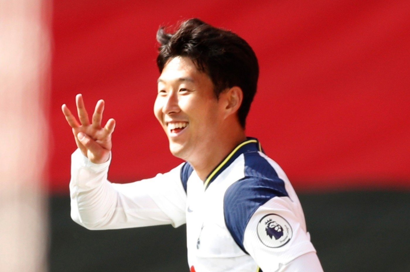 Son Heung-min lap poker giup Tottenham thang 5-2 hinh anh