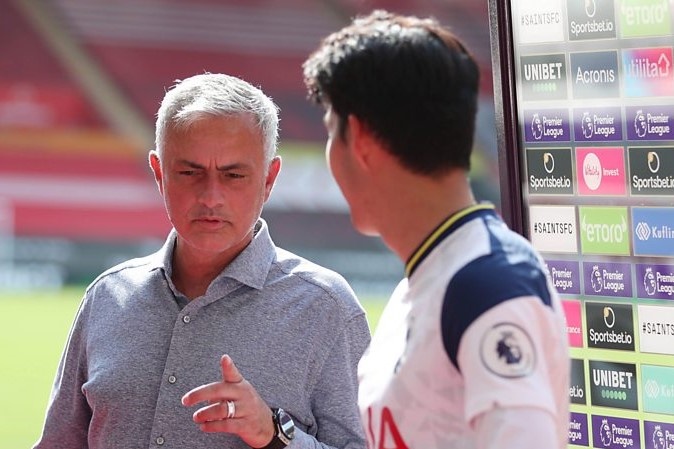 HLV Mourinho chen ngang cuoc phong van cua Son Heung-min hinh anh