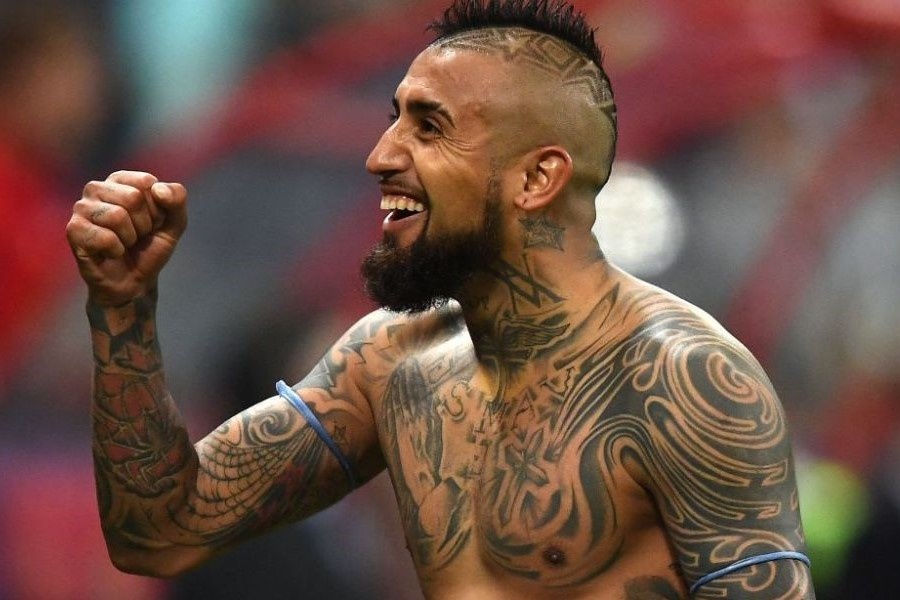 Hinh xam cua Vidal gay tranh cai tai Italy hinh anh