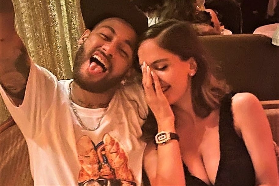 Nguoi mau My thua nhan chuyen tinh voi Neymar hinh anh