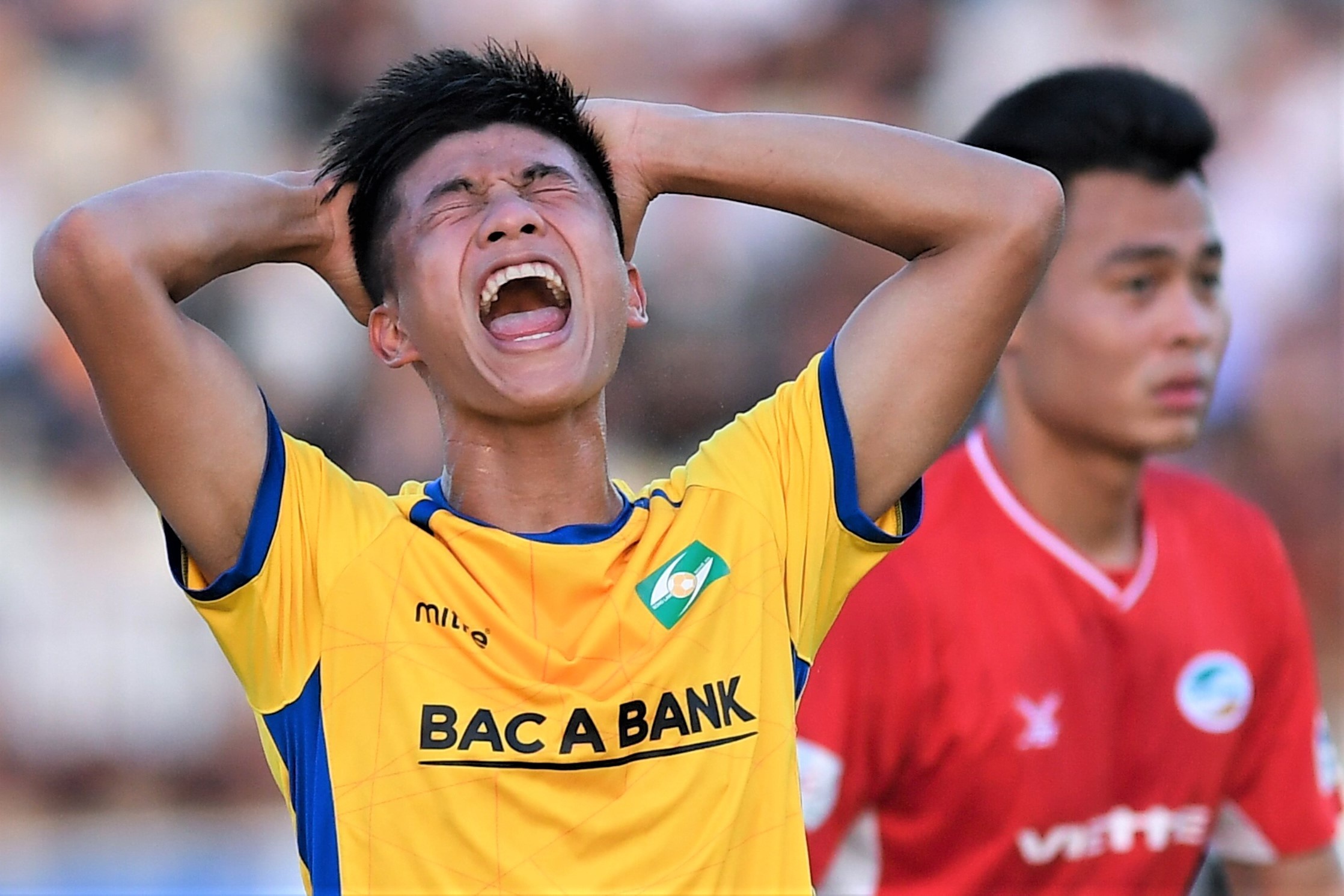 Phan Van Duc mac sai lam khien SLNA mat co hoi vao top 8 hinh anh