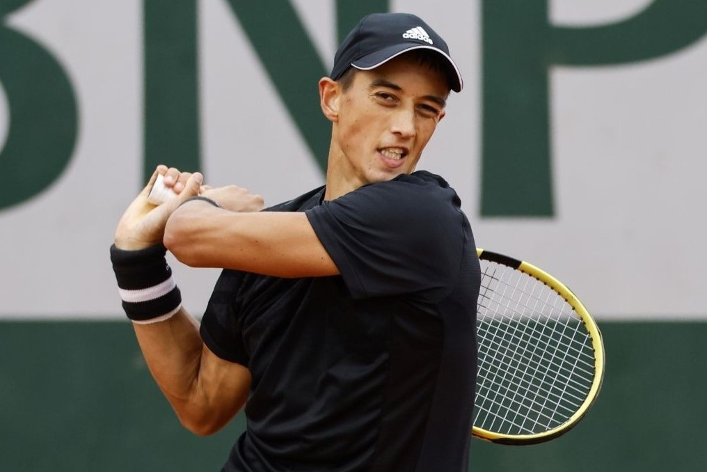 Tay vot goc Viet gay bat ngo tai Phap mo rong hinh anh