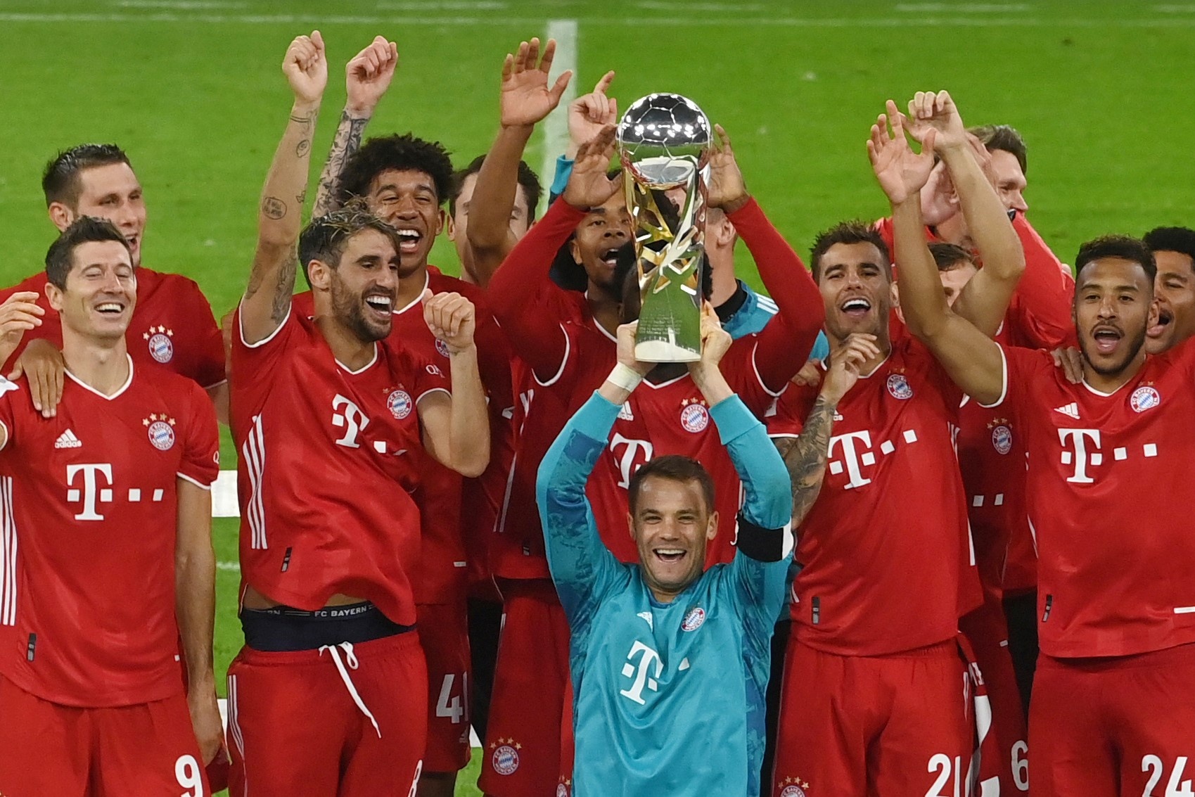 Bayern gianh danh hieu thu 5 trong nam 2020 hinh anh