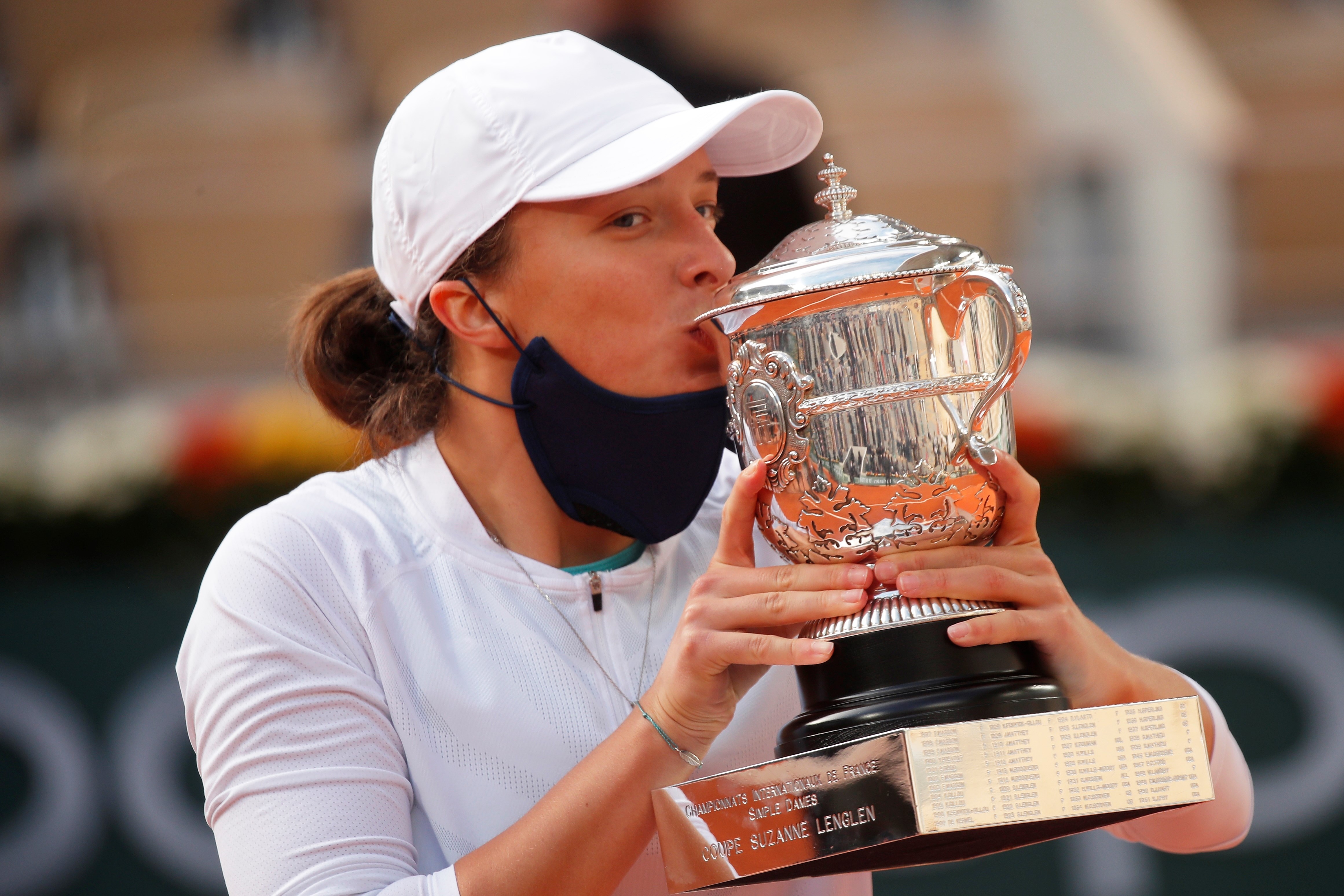 Swiatek vo dich don nu Roland Garros o tuoi 19 hinh anh