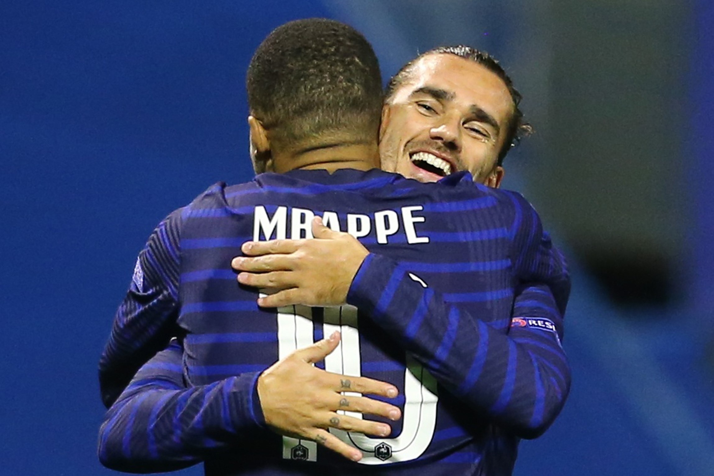 Mbappe, Griezmann lap cong giup Phap ha Croatia 2-1 hinh anh