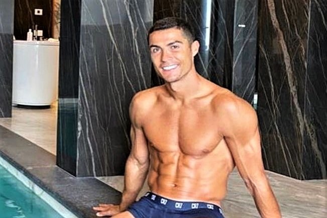 Ronaldo gui thong diep sau khi bi chi trich hinh anh