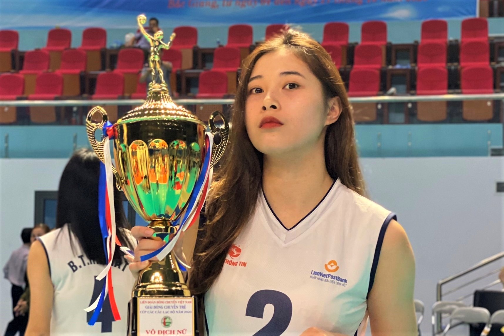 Thu Huyen va nhung chuyen hai xinh dep cua tuyen Viet Nam hinh anh