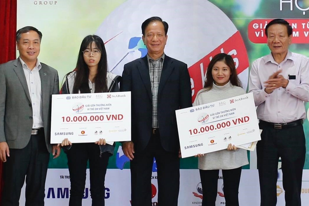 Giai Golf tu thien huong ve mien Trung hinh anh