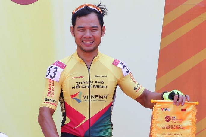 Le Nguyet Minh thang chang mo man giai xe dap VTV Cup 2020 hinh anh