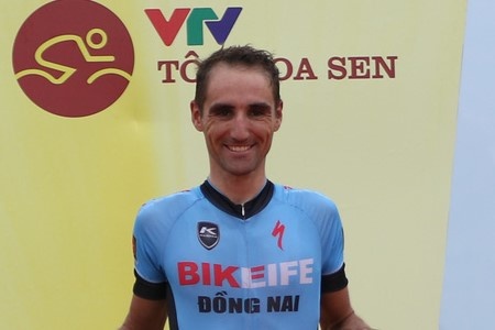 Loic Desriac doat ao vang chang 2 giai dua xe dap VTV Cup hinh anh