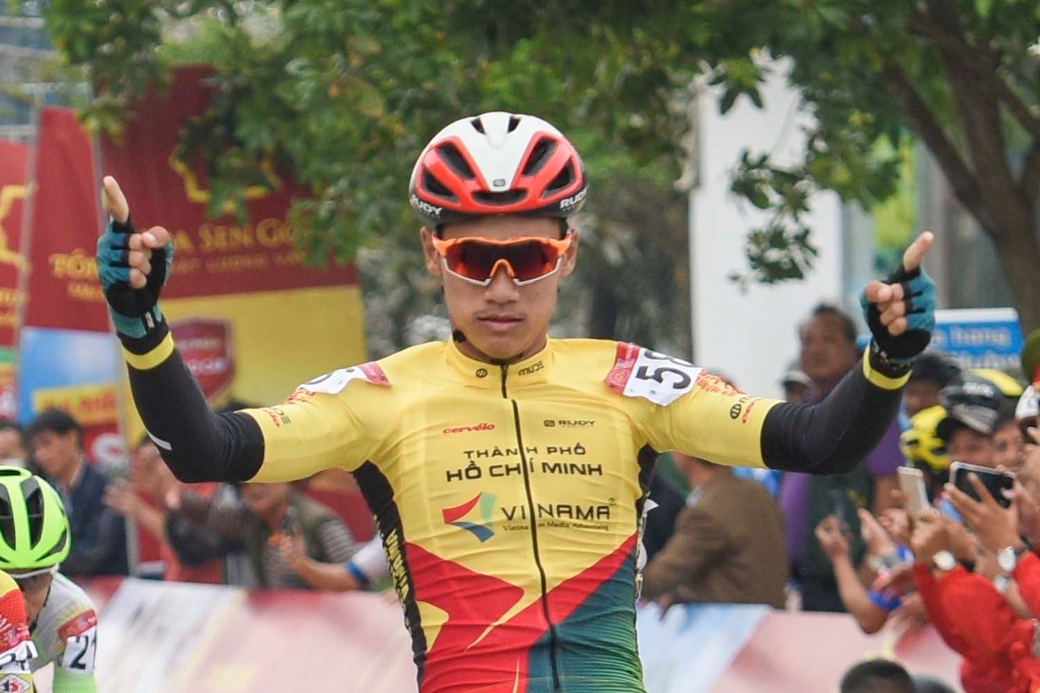 Cua-ro 21 tuoi thang chang 3 giai dua xe dap VTV Cup 2020 hinh anh