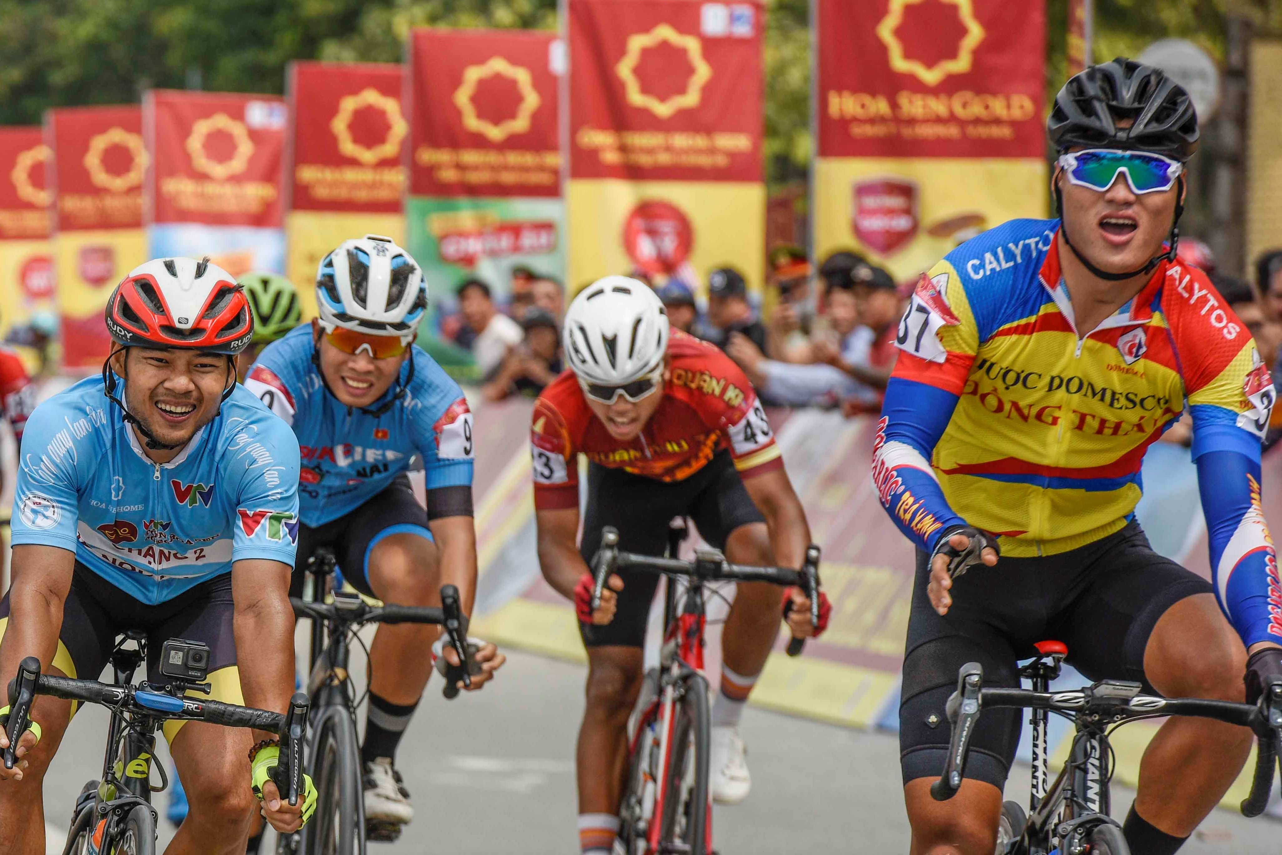 Ganh dua tai chang 4 giai xe dap VTV Cup 2020 hinh anh