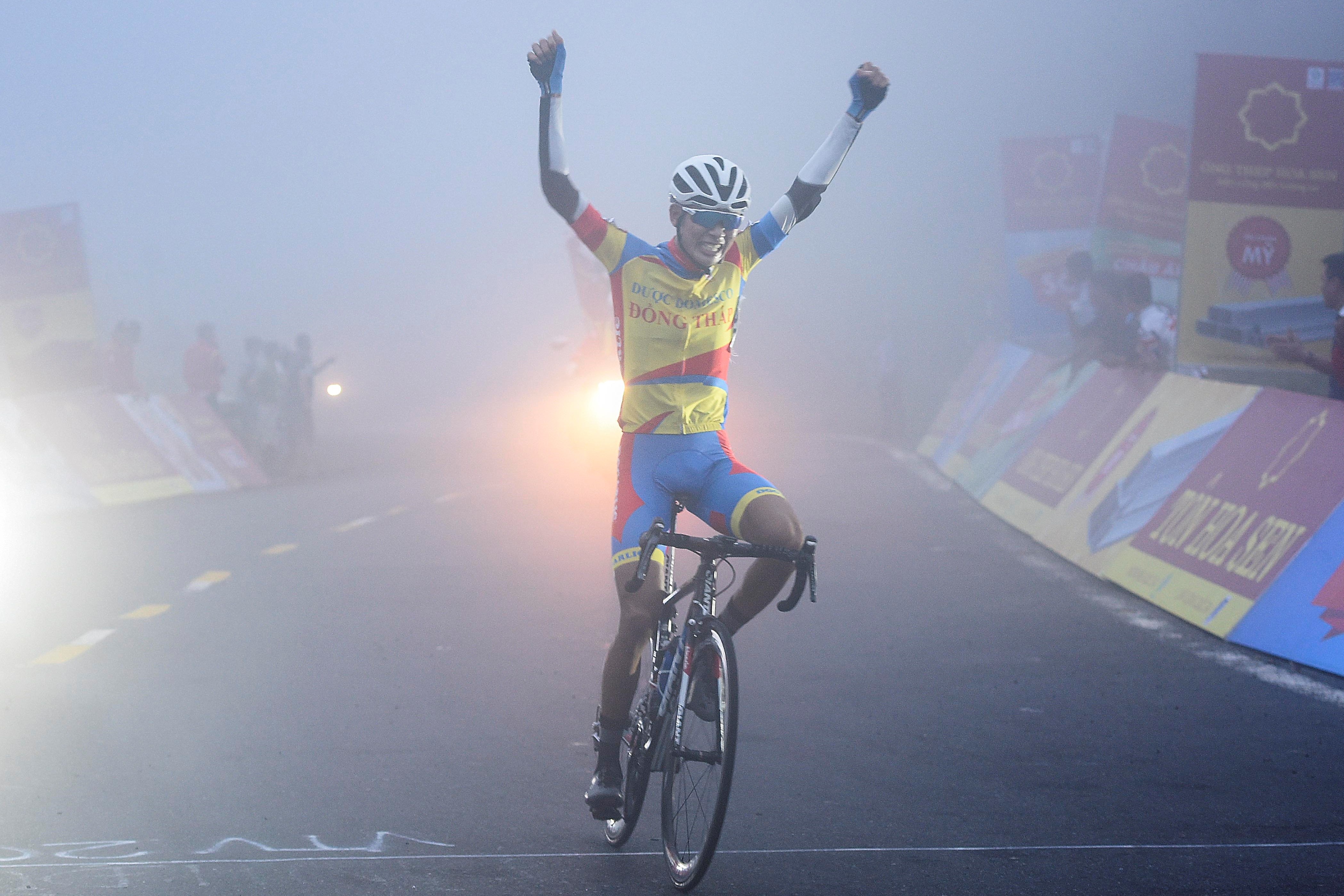 dua xe VTV - Cup Ton Hoa Sen anh 1