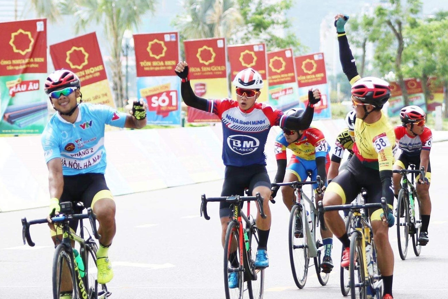 xe dap vtv cup ton hoa sen anh 1