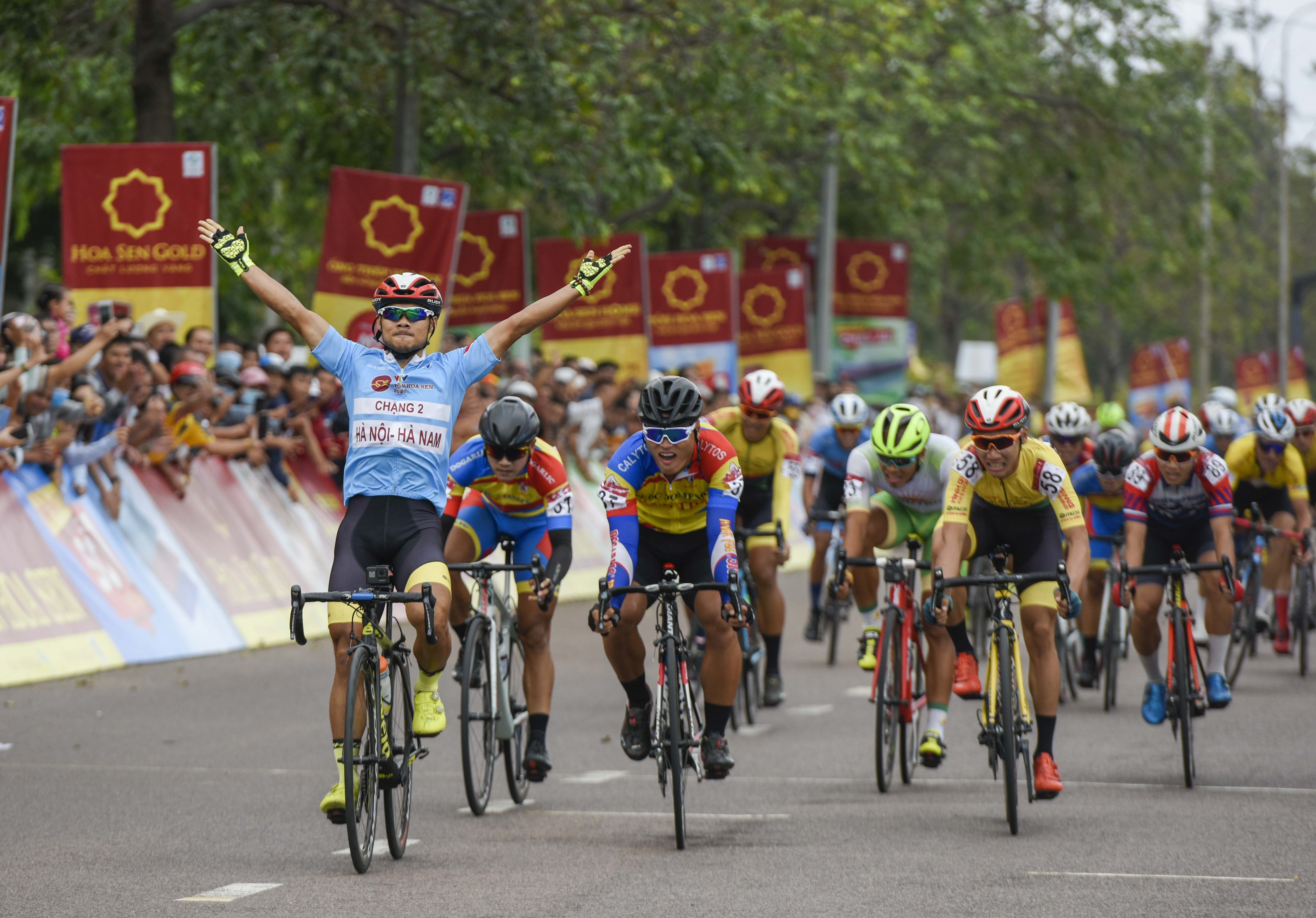 dua xe VTV - Cup Ton Hoa Sen anh 1