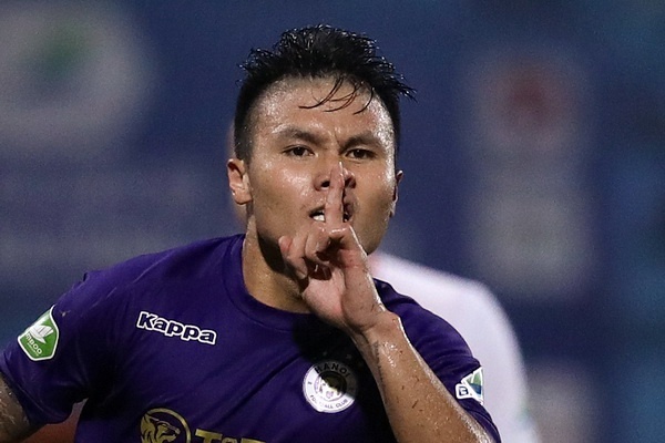 Quang Hai toa sang giup CLB Ha Noi tiep tuc cuoc dua vo dich hinh anh