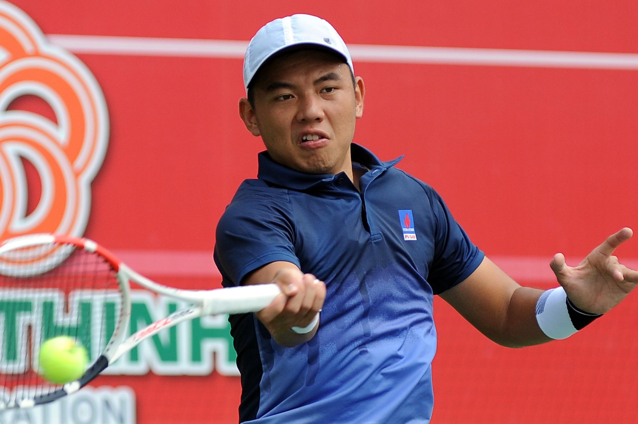 Hoang Nam vao ban ket giai quan vot vo dich quoc gia hinh anh