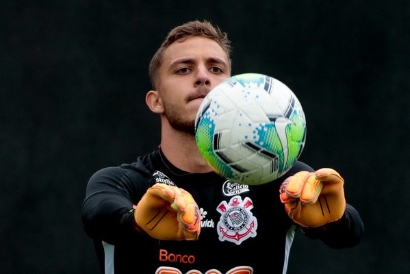 Thu mon vao san da tien dao vi doi bong het nguoi hinh anh