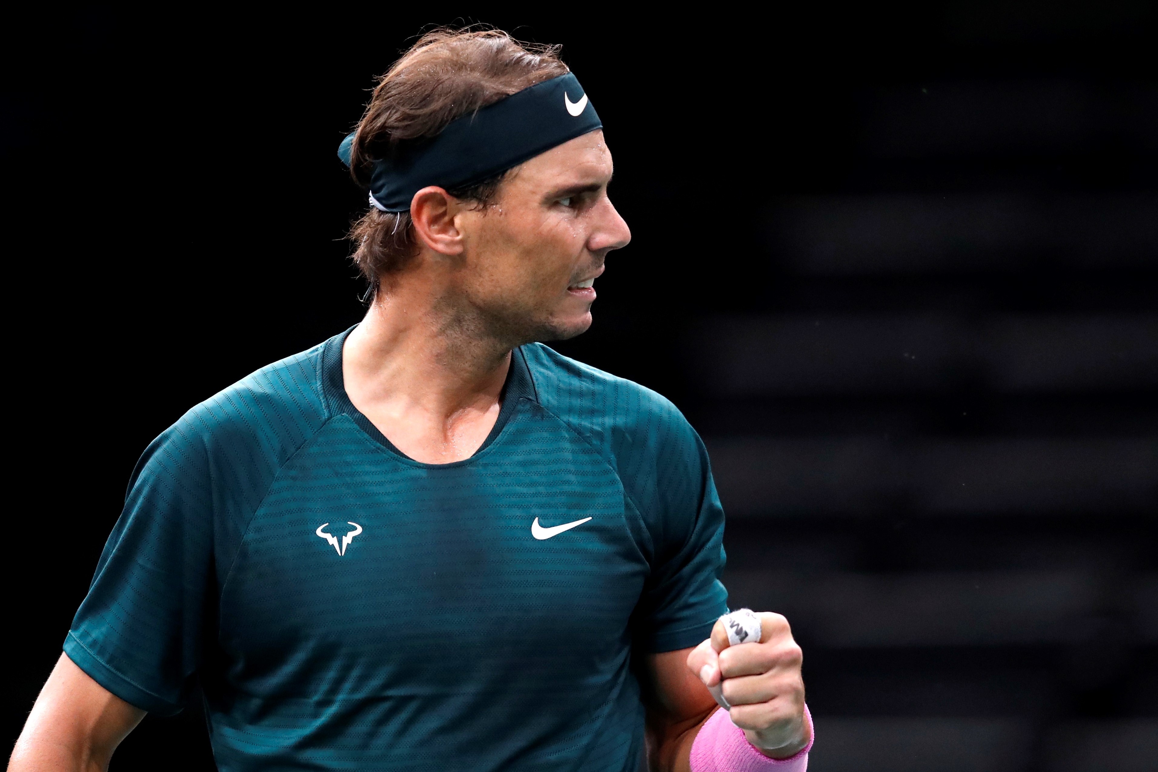 Nadal nguoc dong vao ban ket Paris Masters hinh anh