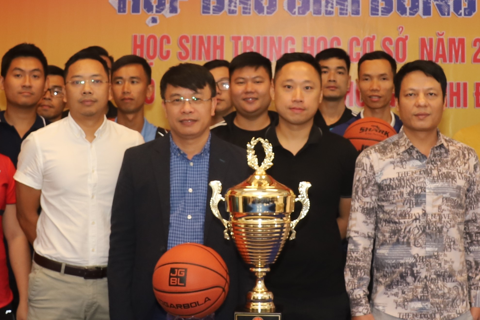 Giai bong ro theo the thuc moi cho hoc sinh trung hoc tai Ha Noi hinh anh